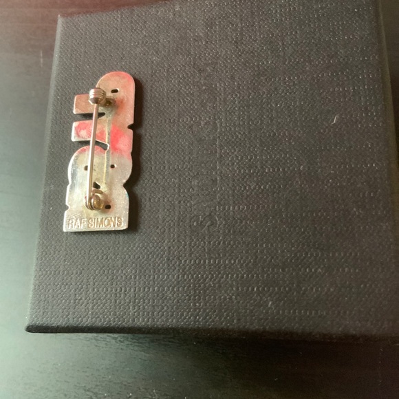 Raf Simons Pin 🧷 - Picture 2 of 3